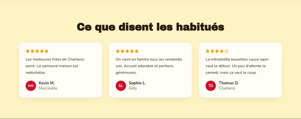 Trois avis clients présentés en cartes avec leur note.